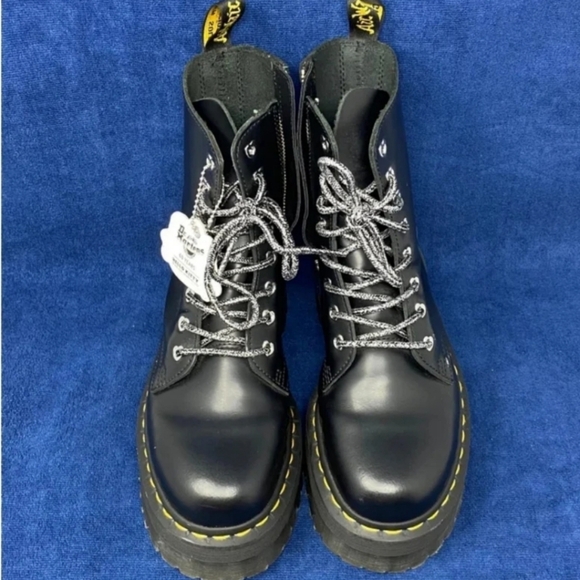 Dr. Martens X Hello Kitty - Picture 10 of 11